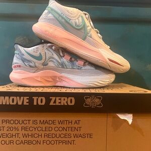 Nike Kyrie Low Sneakers in Pink and Gray